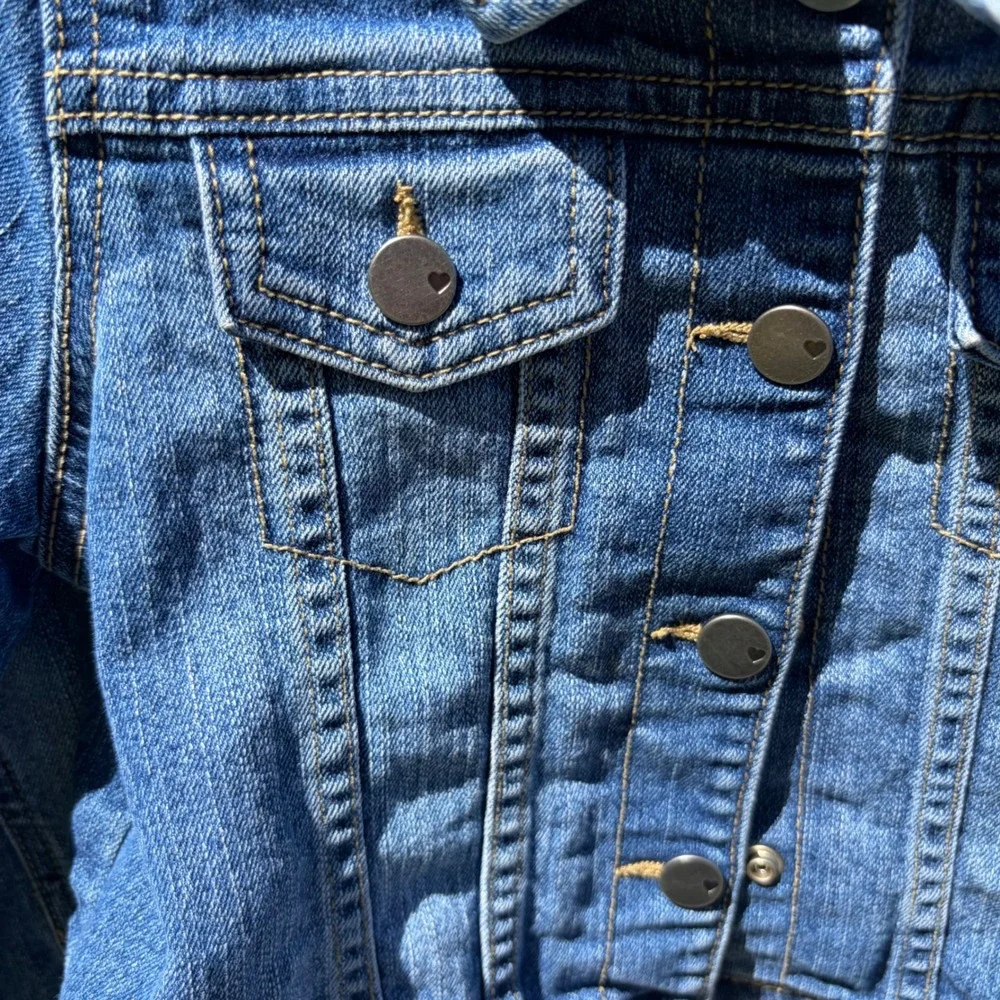 The Childrens Place Girls Denim Jacket‎ Medium Wash Heart Button Trucker 5T